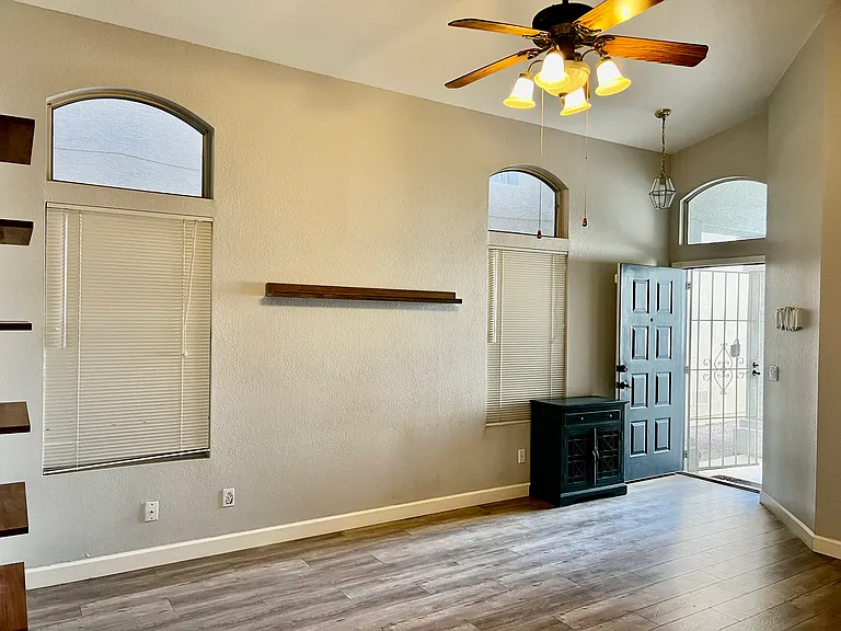 3438 E Rockwood Dr — Photo 6