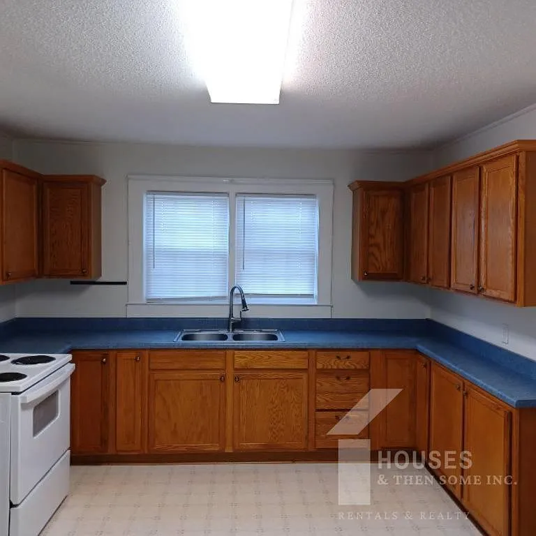 107 Story St — Photo 3