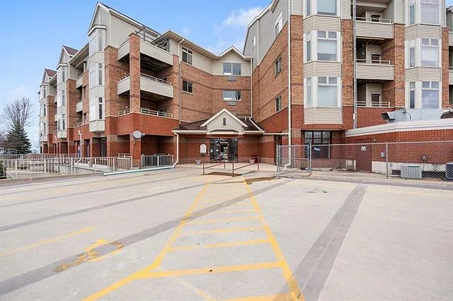 301 Harbour Town Dr #301 — Photo 3