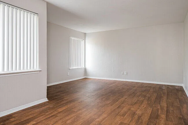 Stonehaven Apartments — Photo 14
