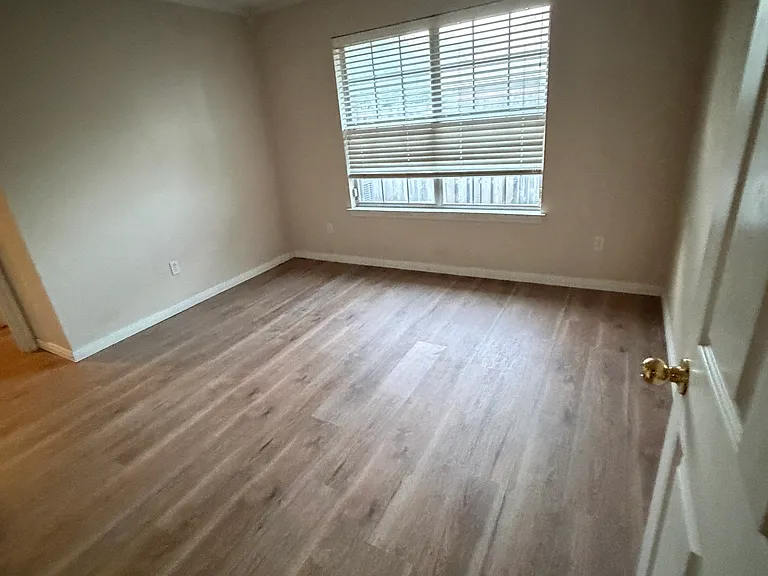 904 Oakmont Dr — Photo 22