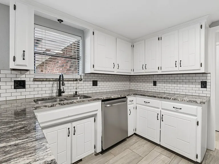 1308 Kelly Park Rd — Photo 21