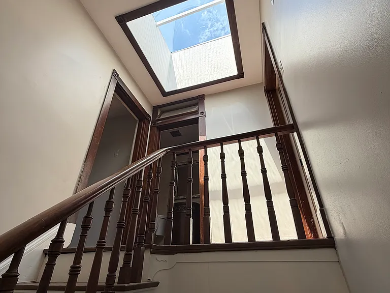 503 Russell St — Photo 16