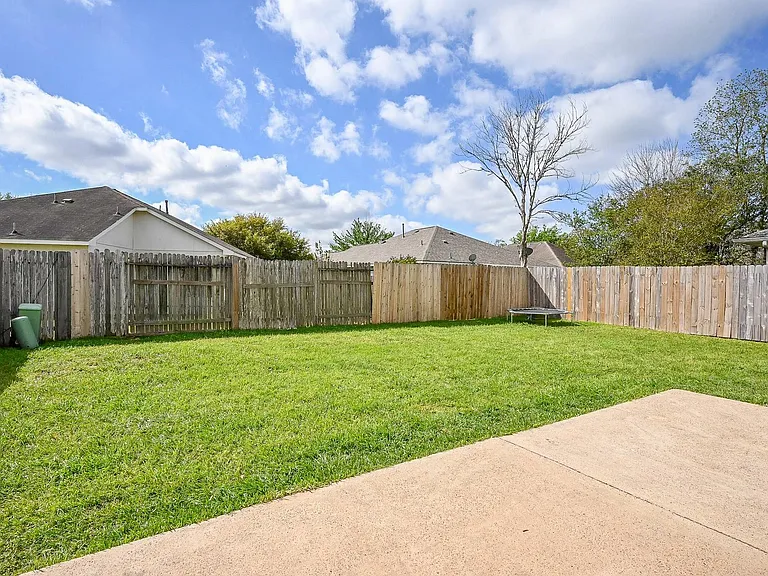 2534 Halstead Dr — Photo 34