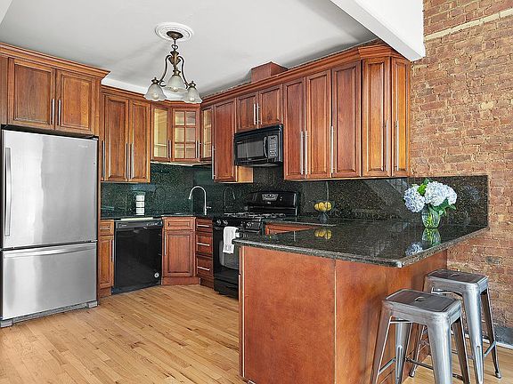 3rd image of 235 W 132nd St