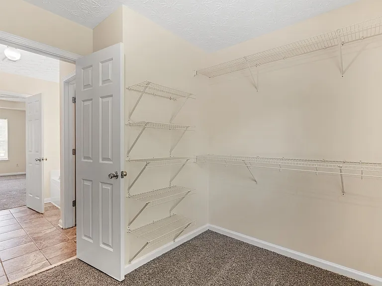 310 Sarasota Ln — Photo 48