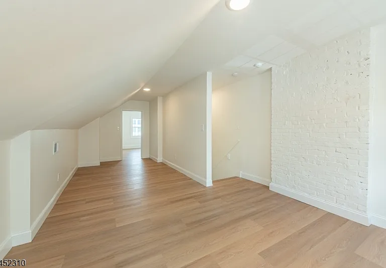 160 Bloomfield Ave #B — Photo 17
