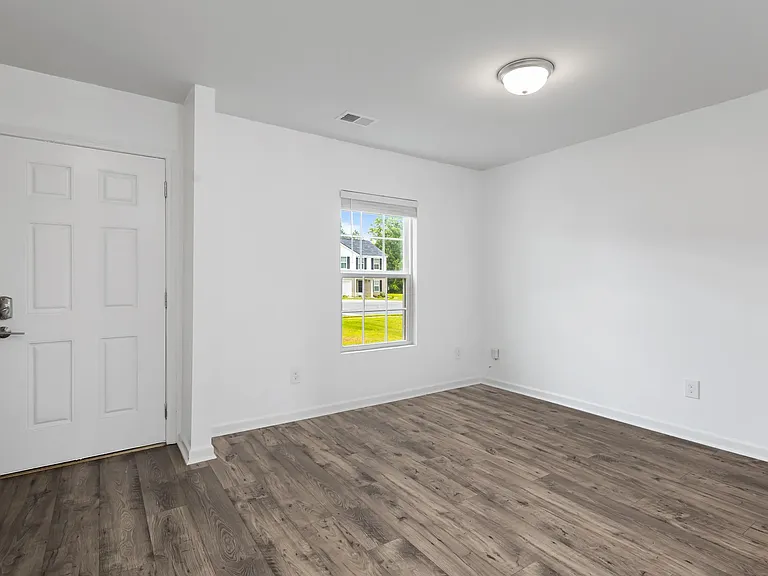761 Riverside Dr NW — Photo 5