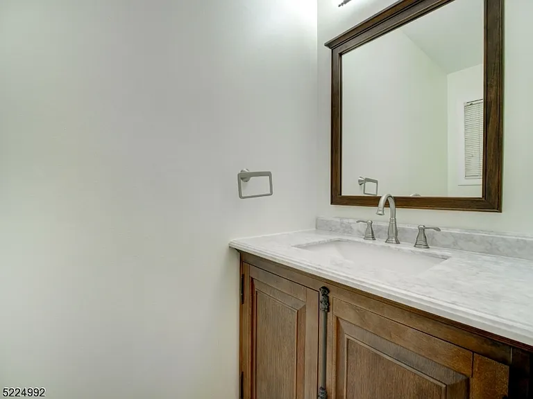 402 Marten Rd — Photo 7