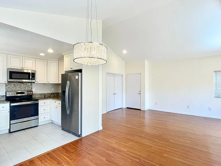 11321 Avenida De Los Lobos #D — Photo 5