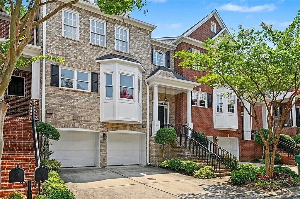 3 bed, 3.5 bath, 3684 sqft, $3,500 — Photo 4