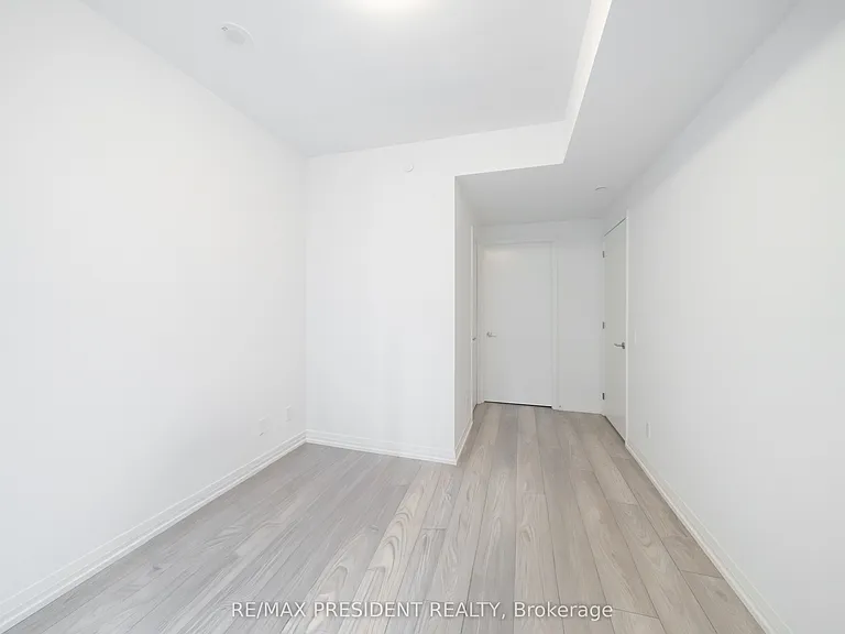 400 King St W #610 — Photo 7
