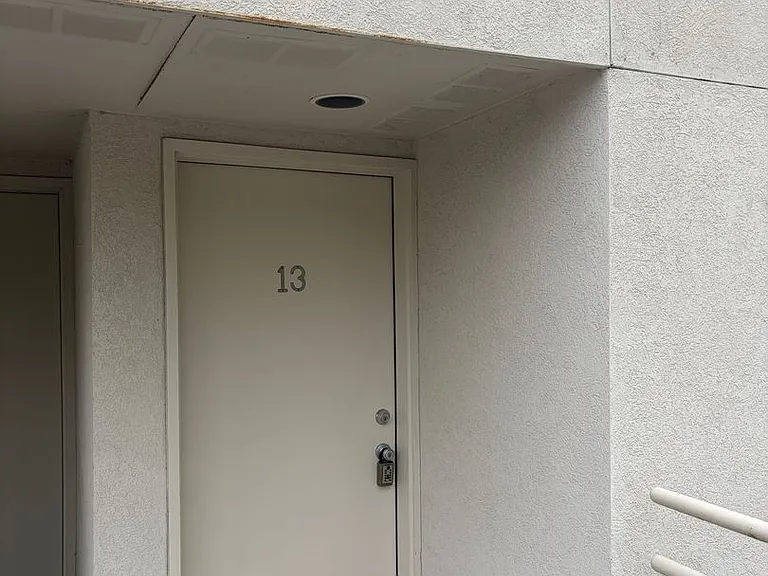514 NW 21st St #13 — Photo 3