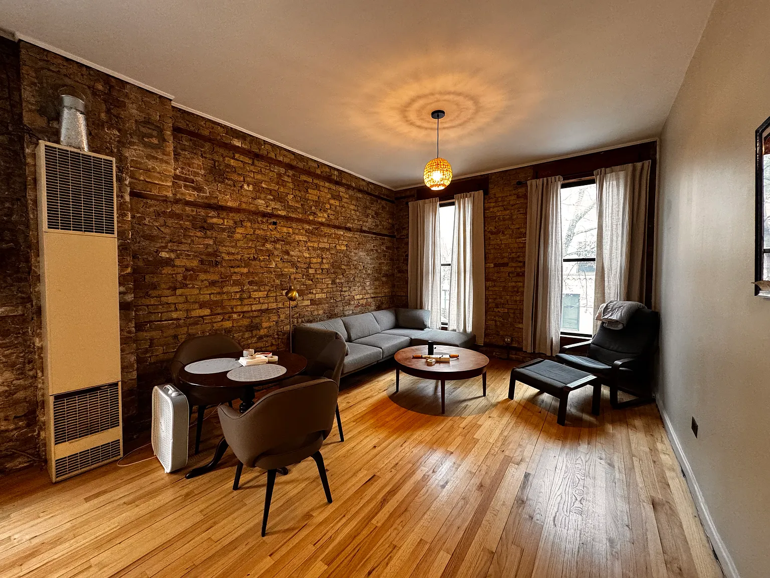 1 bed, 975 sqft, $1,820 — Photo 3