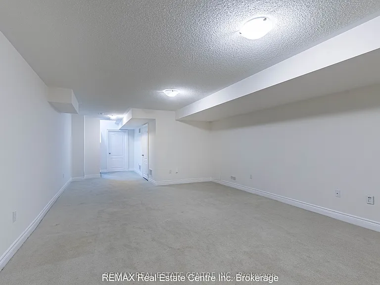 27 Lady Evelyn Cres — Photo 40