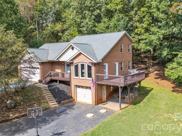 86 Sharon Valley Dr, Hickory, NC 28601