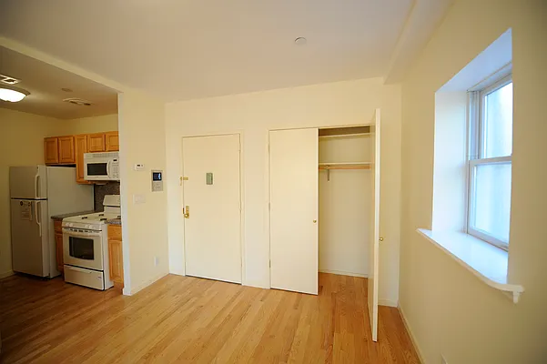 Rented by RES New York | media 18