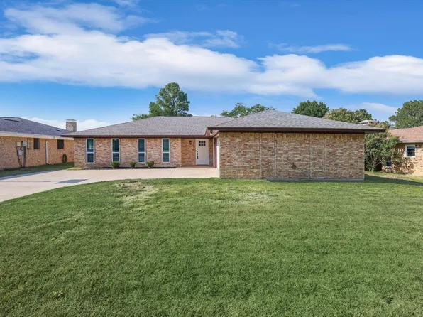 1631 Juniper Ln, Lewisville, TX 75077