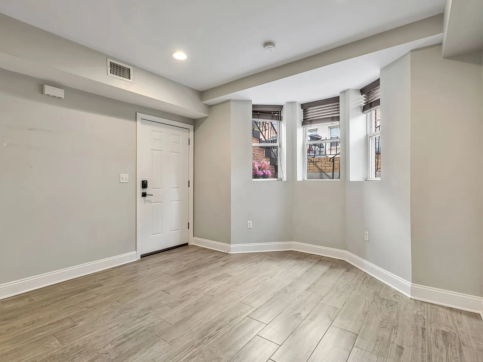 2 bed, 1077 sqft, $4,750 — Photo 4