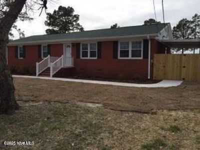 460 Sand Ridge Road, Hubert, NC, 28539