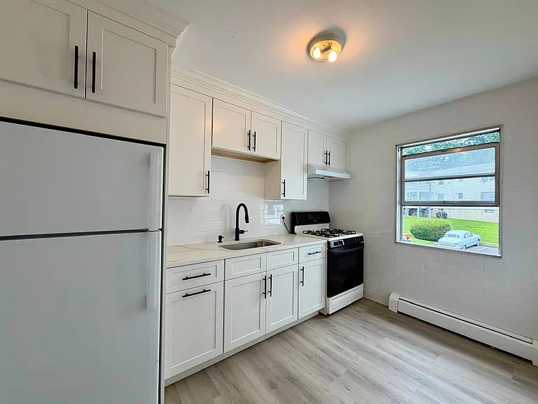 18 Fairview Dr #3 — Photo 3