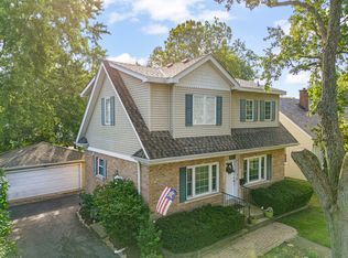 1115 N Main St, Wheaton, IL 60187