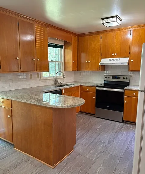 310 Azalea Dr #B — Photo 2