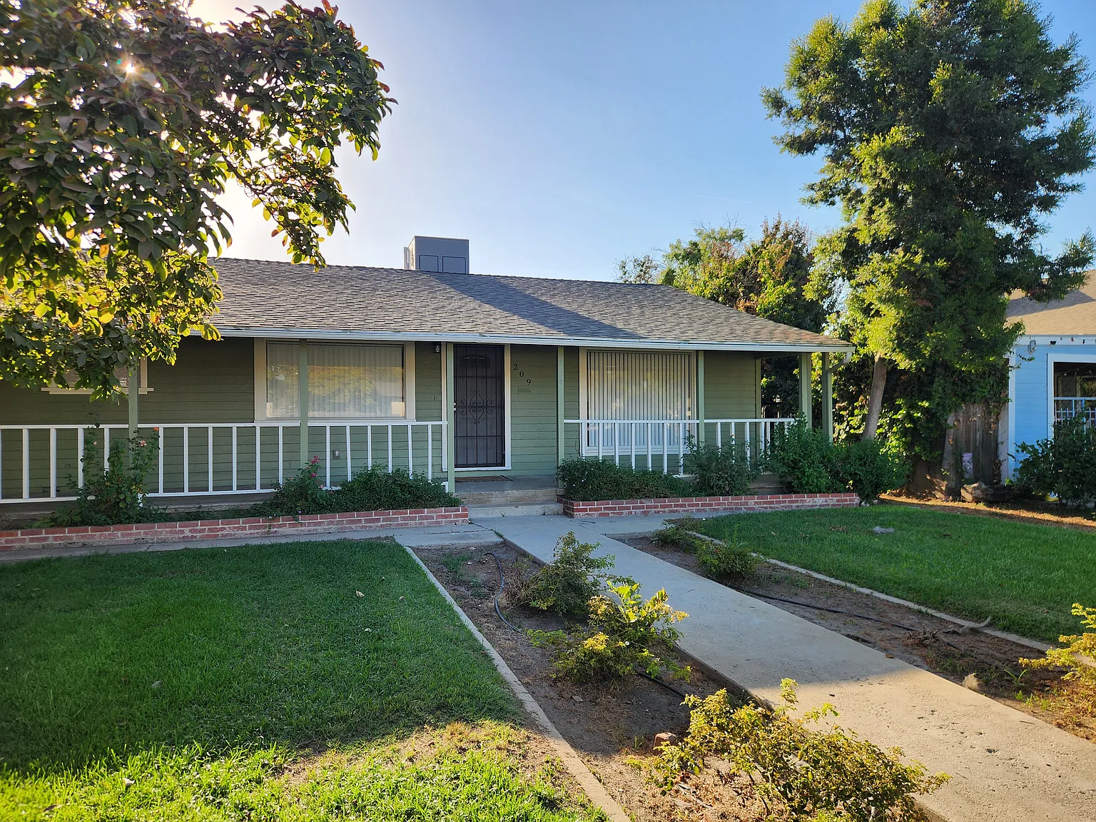 3 bed, 1200 sqft, $1,775 — Photo 1