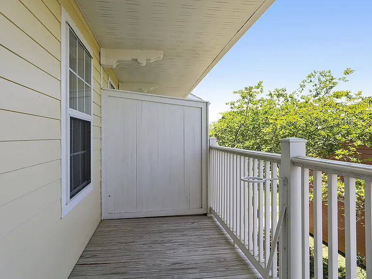 303 Russell Ave — Photo 3