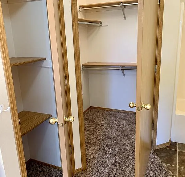323 Janet St — Photo 18