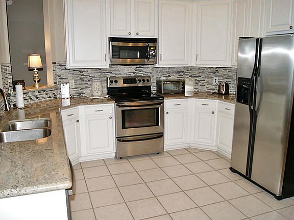 UPDATED KITCHEN WITH STAINLESS APPLIANCES
