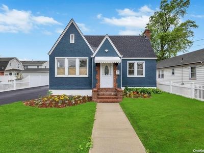 28 Taylor Place, Hempstead, NY, 11550