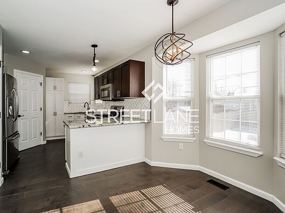 4th image of 845 Radbourne Dr