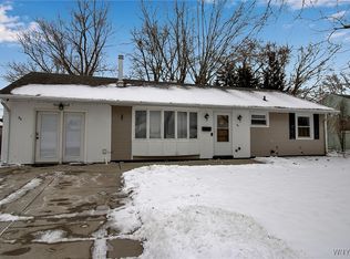 65 Crescent Rd, Grand Island, NY 14072