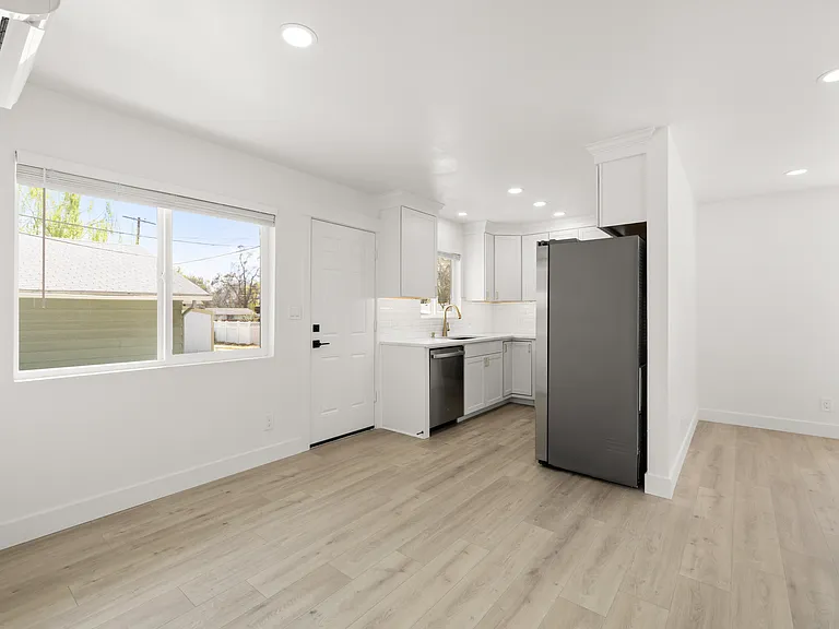 3205 W Anderson St — Photo 6