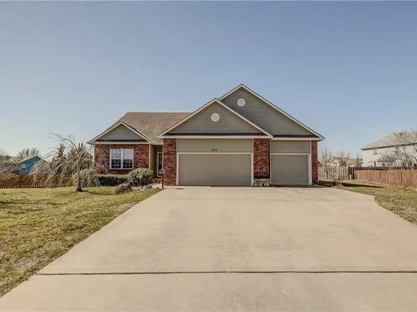 206 Thomas Cir, Louisburg, KS 66053