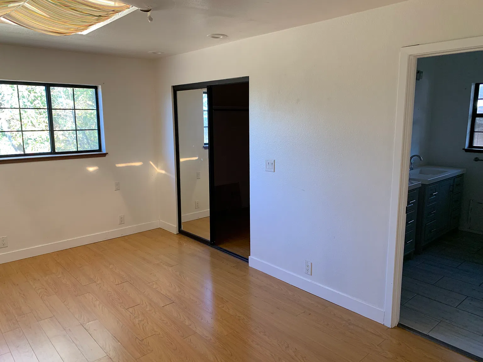 3 bed, 2.5 bath, 1946 sqft, $2,500 — Photo 3