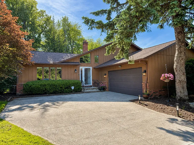 3920 E Meadow Ln — Photo 10