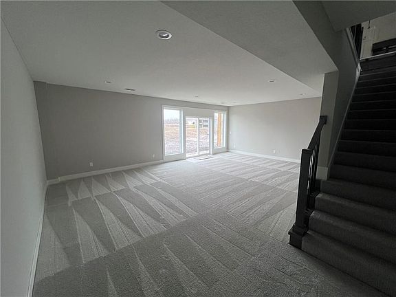 5th image of 696 Salem Rd