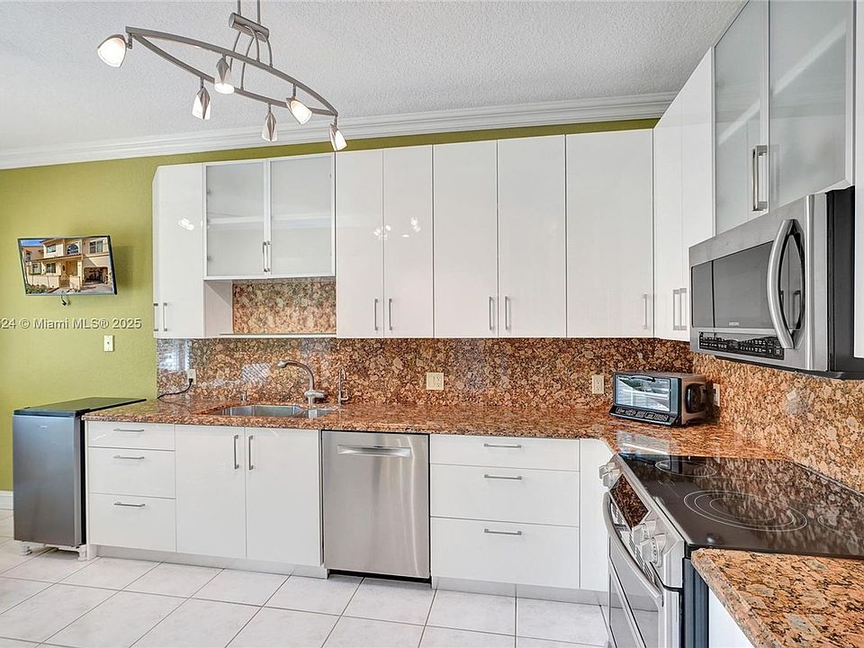 1st image of 781 NE 195th St #781