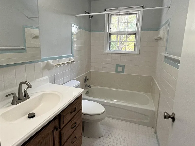 4894 Lynn Dr — Photo 8