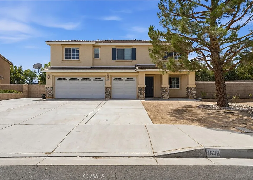 1638 E Miki Way