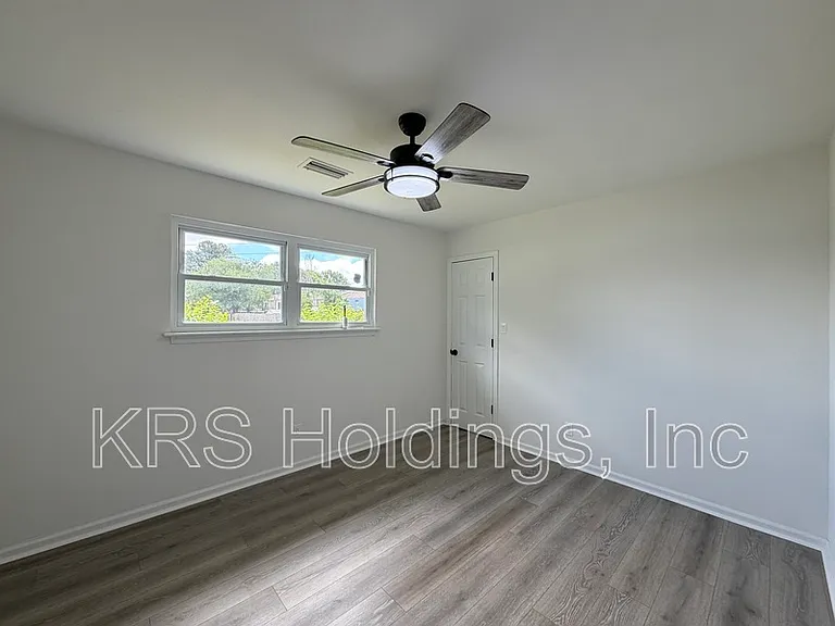 1035 Tradewinds Rd — Photo 12