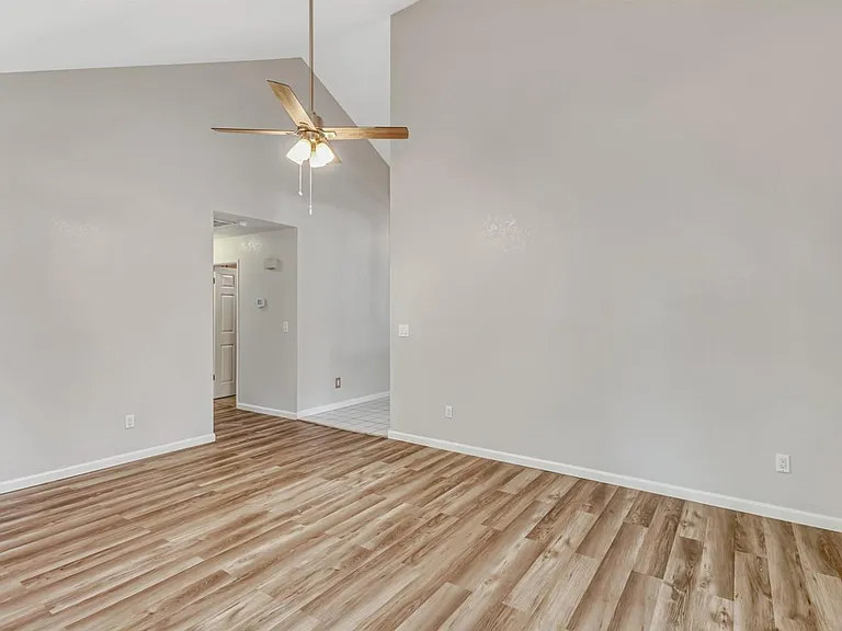 318 Village Cir — Photo 9