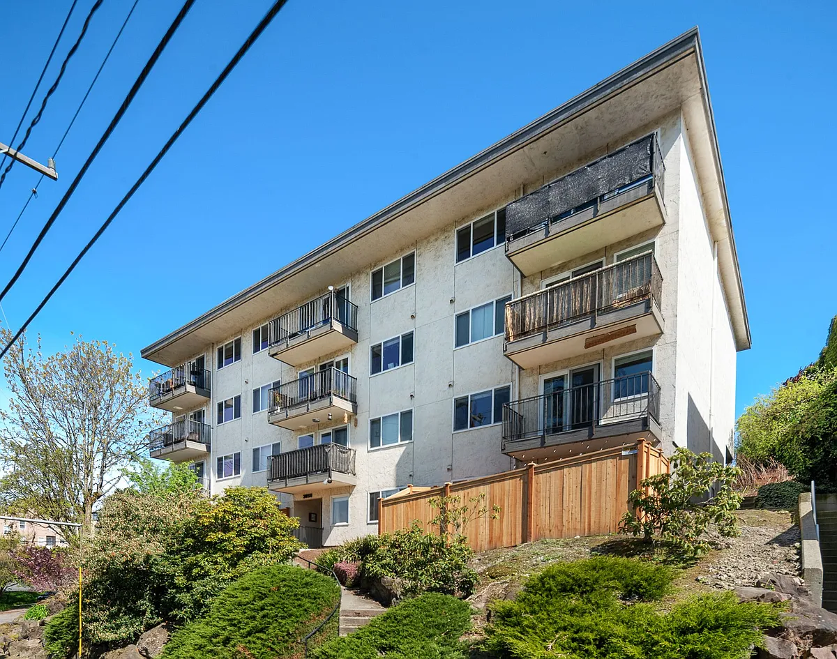 Building Photo - D14 Apartments