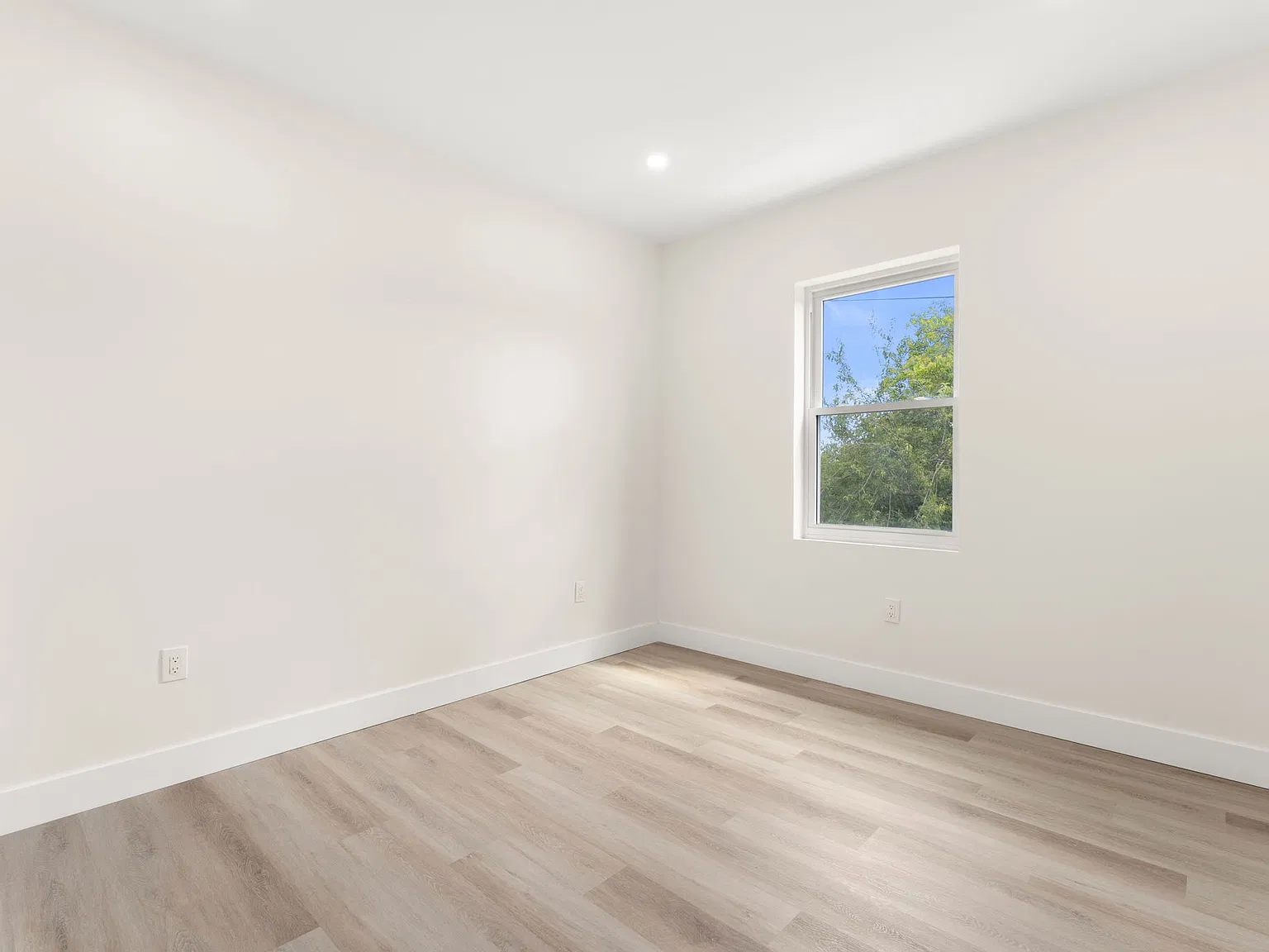 2 bed, 830 sqft, $1,821 — Photo 4
