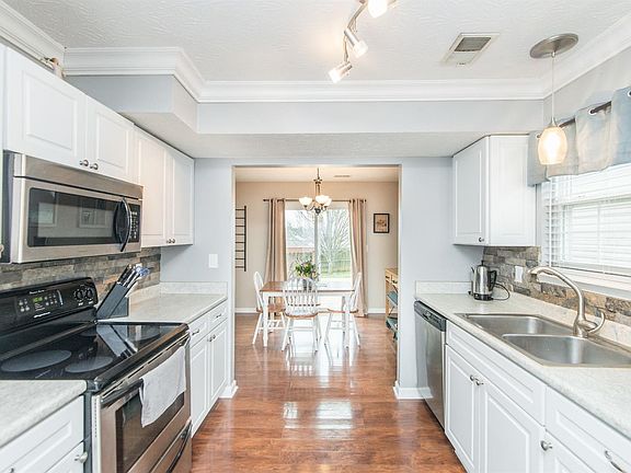 2nd image of 2712 Trailwood Ln