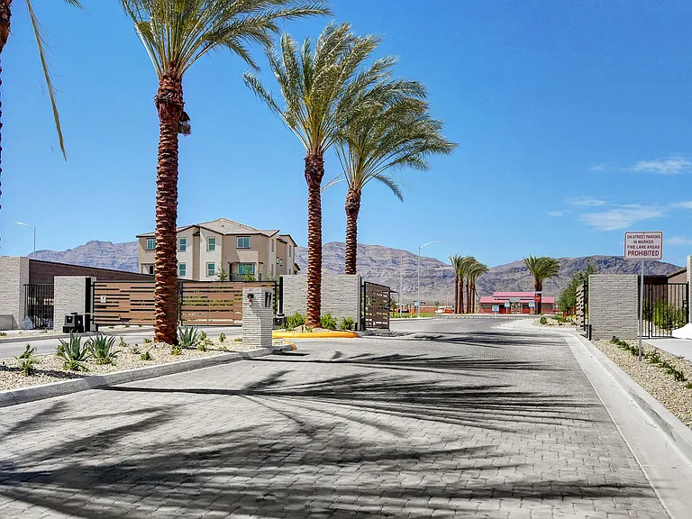 6924 Spicy Merlot St — Photo 48