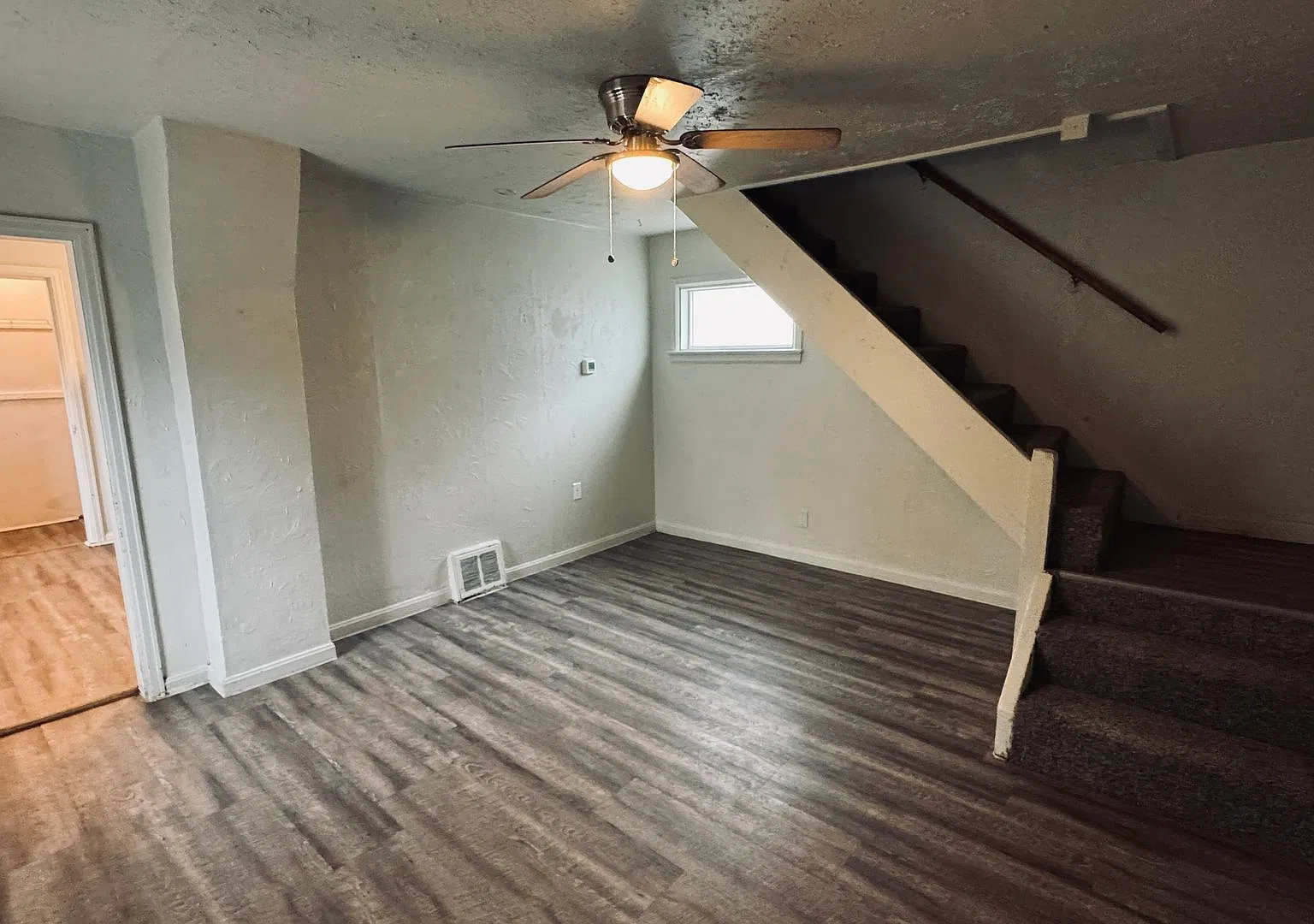 Cozy 2 Bed, 1 Bath Single-Family Home with Fenced Backyard Idaho Falls — Photo 2