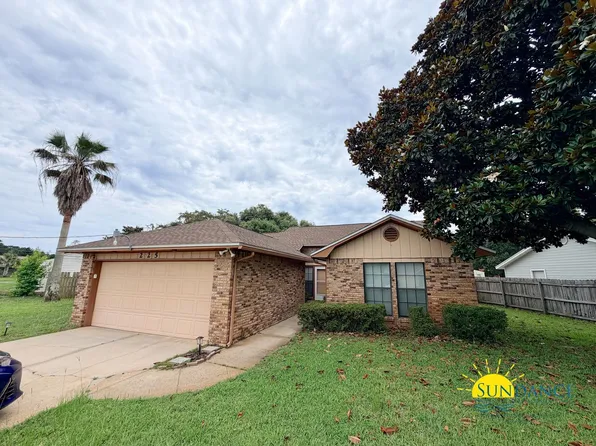 225 Lakeside Ln, Mary Esther, FL 32569